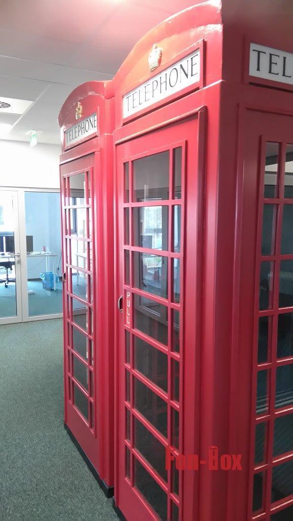 Angielskie budki telefoniczne w biurze we Wrocławiu - FON-BOX